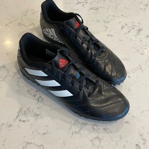 adidas soccer cleats. Mens size 9